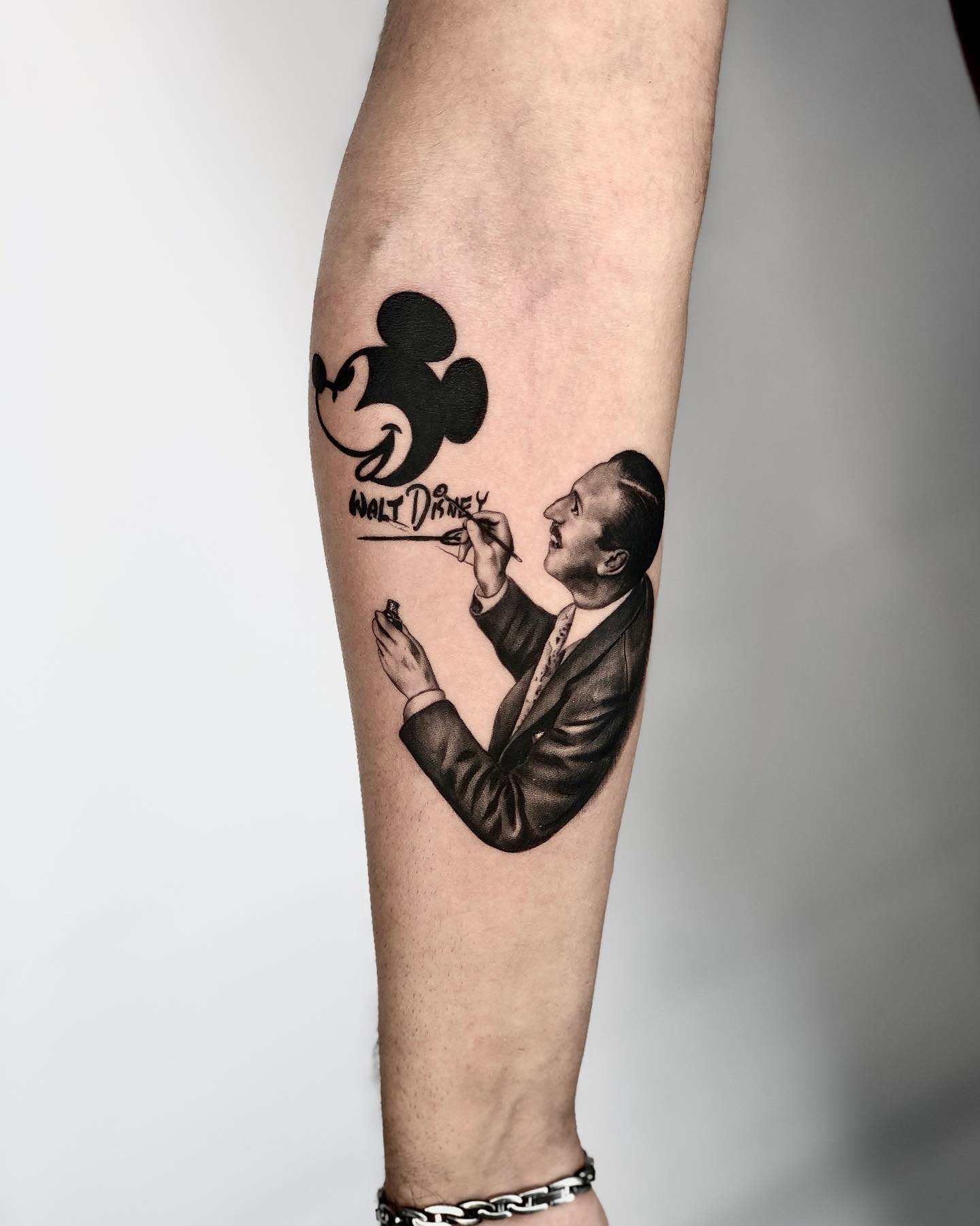 Tatuaje De Mickey Mouse De La Vieja Escuela -remstattoo