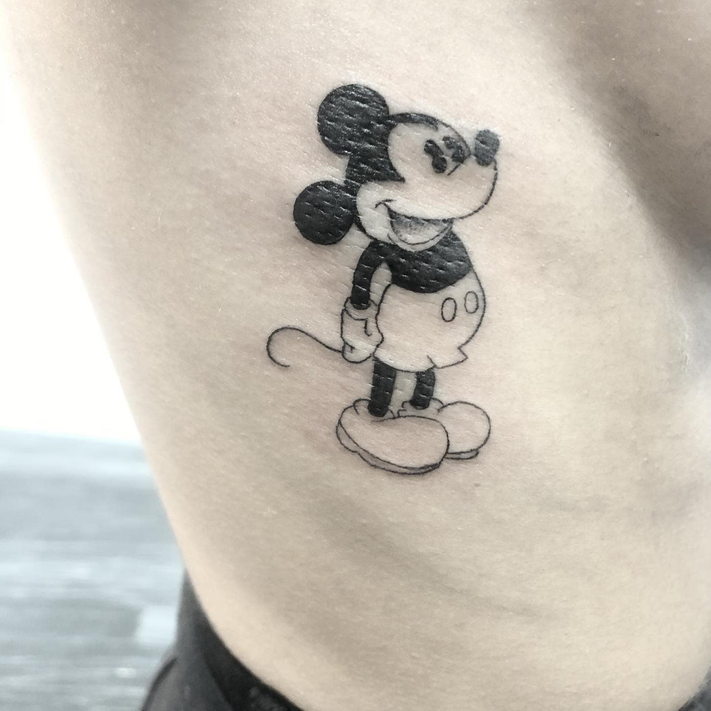 Tatuaje Pequeño De Mickey Mouse -madseriass