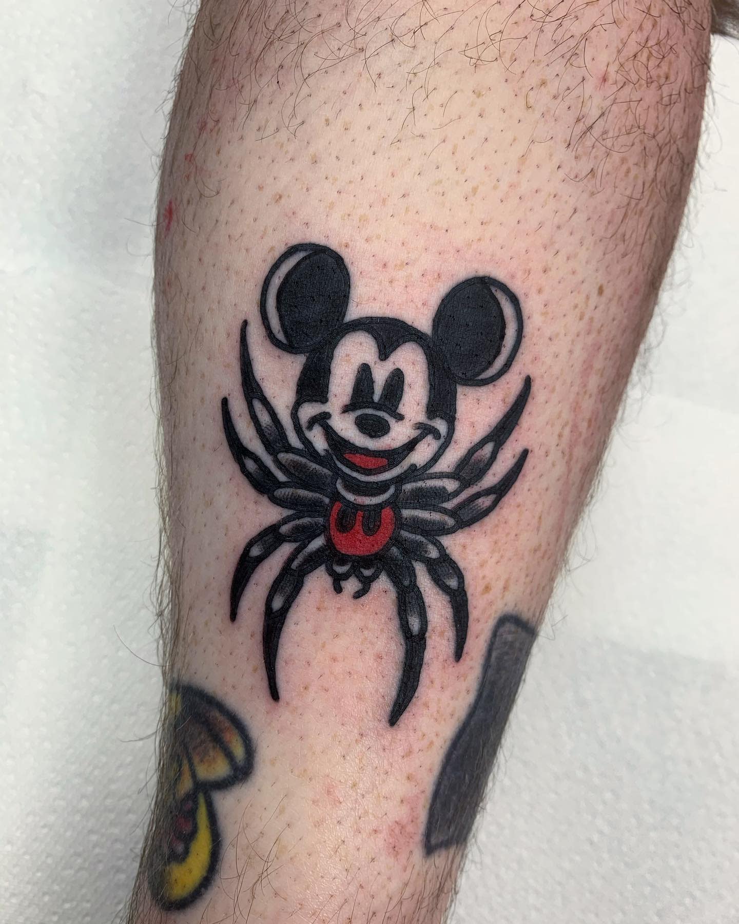 Tatuaje tradicional de Mickey Mouse -_youreyeah