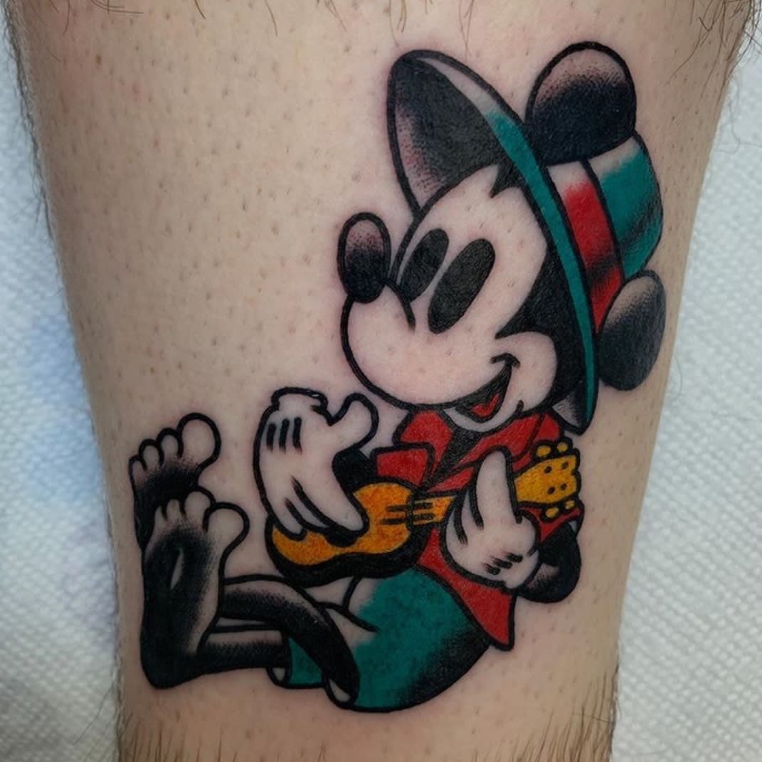 Tatuaje Tradicional De Mickey Mouse -downtowntattoolasvegas