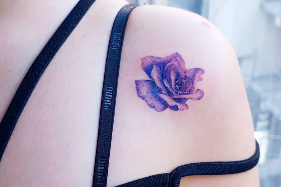 61 Minimalist Flower Tattoo Ideas