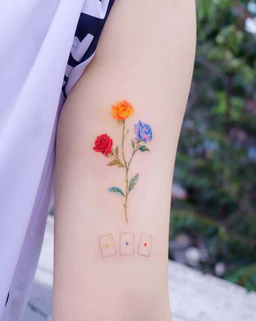 Minimalist Flower Upperarm Tattoo tilda_tattoo