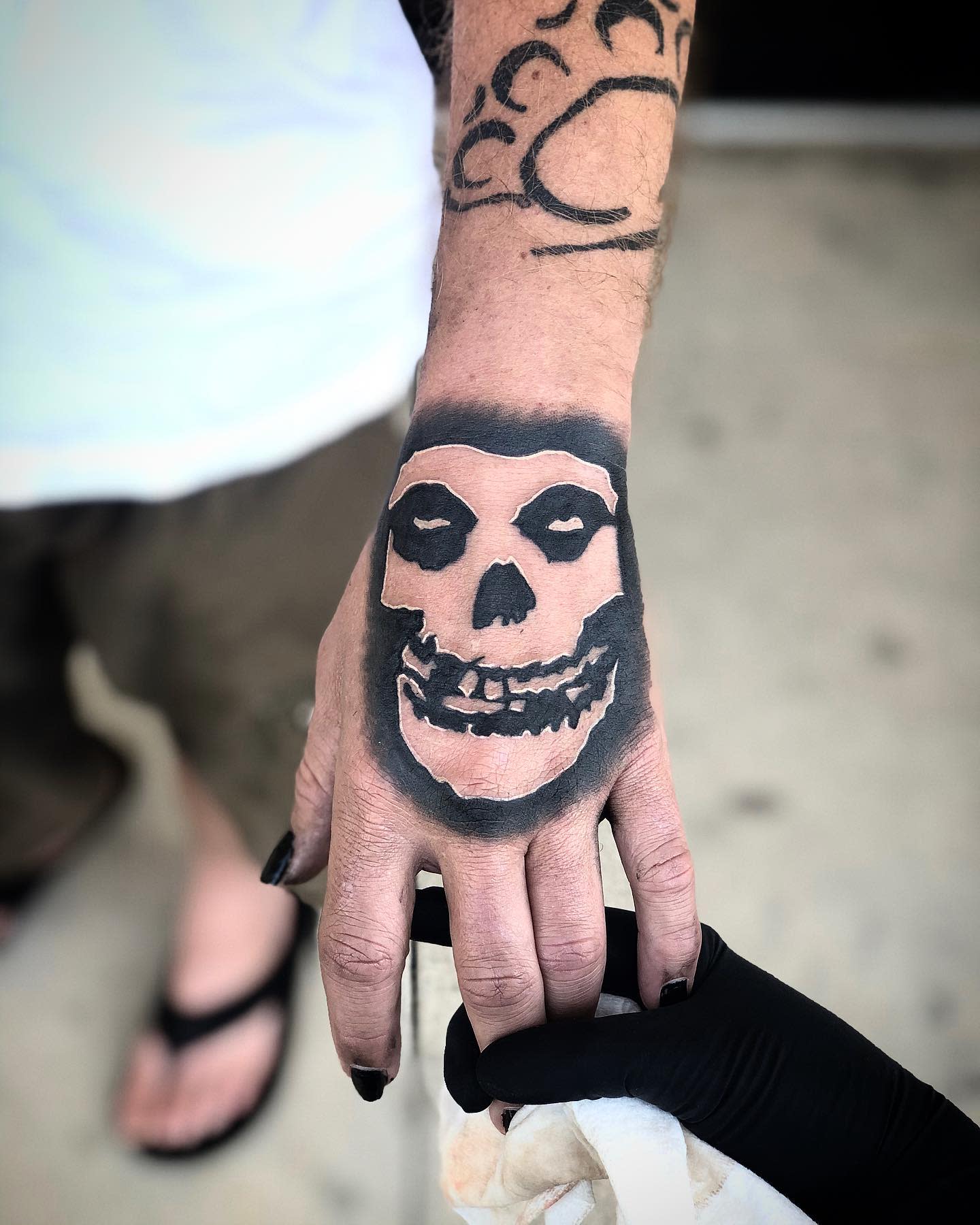 Hand Misfits Tattoo -avariturner