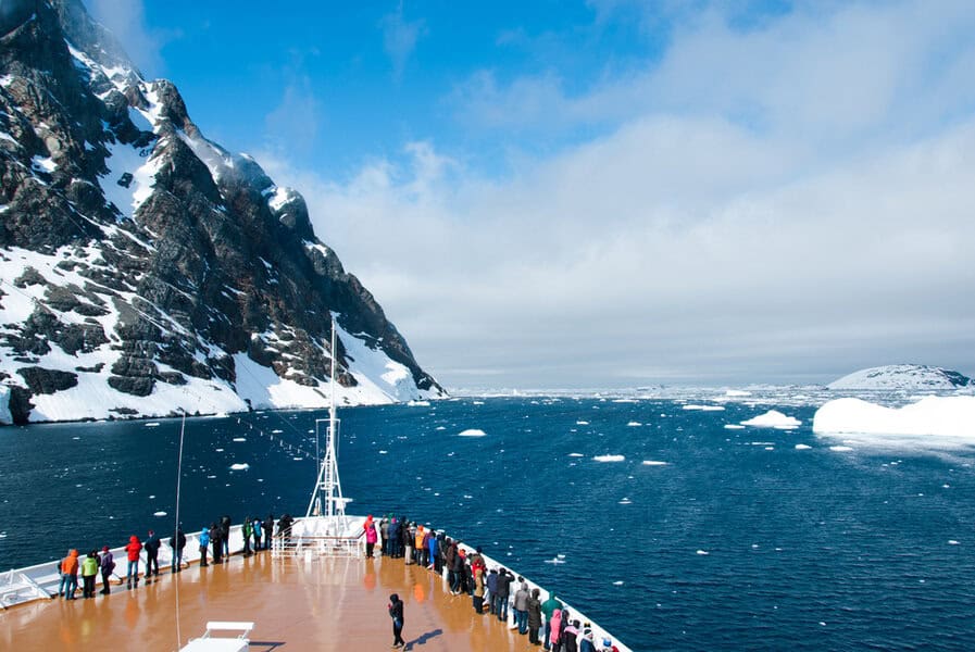 Luxury Wildlife Encounters in Antarctica: Elite Destinations for the Modern Man