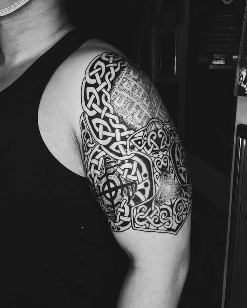 Nordic Shoulder Tattoos jynt