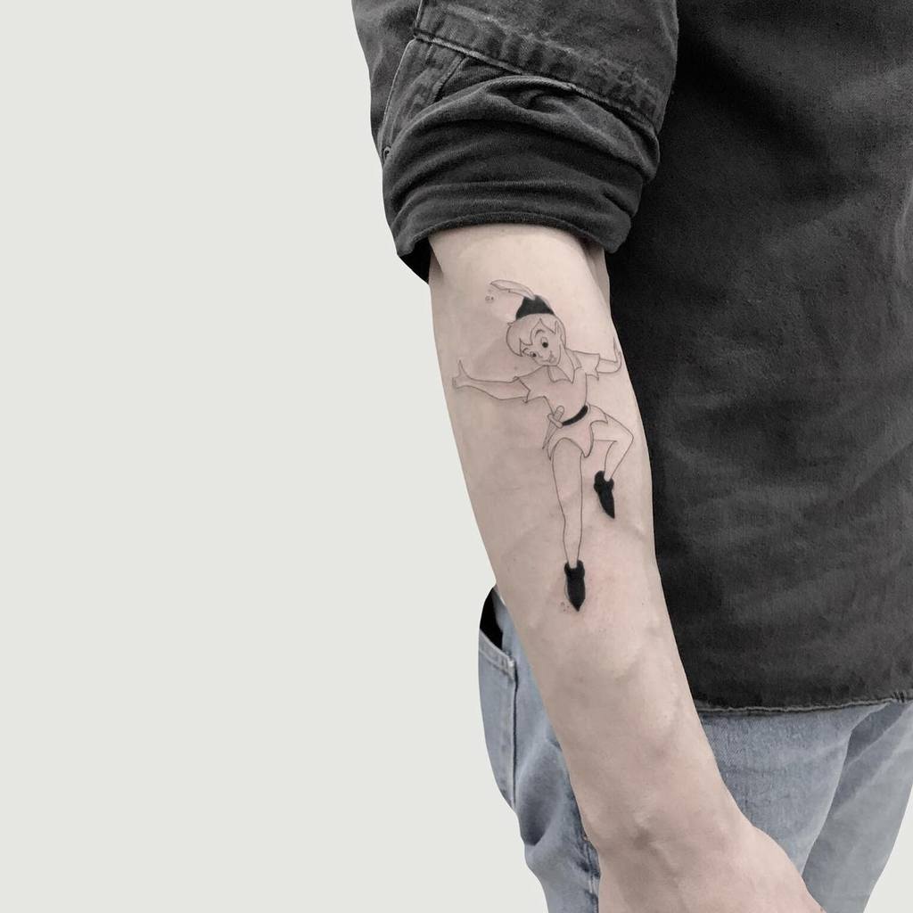 Outline Simple Peter Pan Tattoo Nero.tattooart