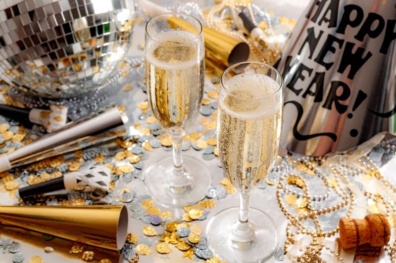 Props, Accessories, Decor, and More For New Year’s Eve Party
