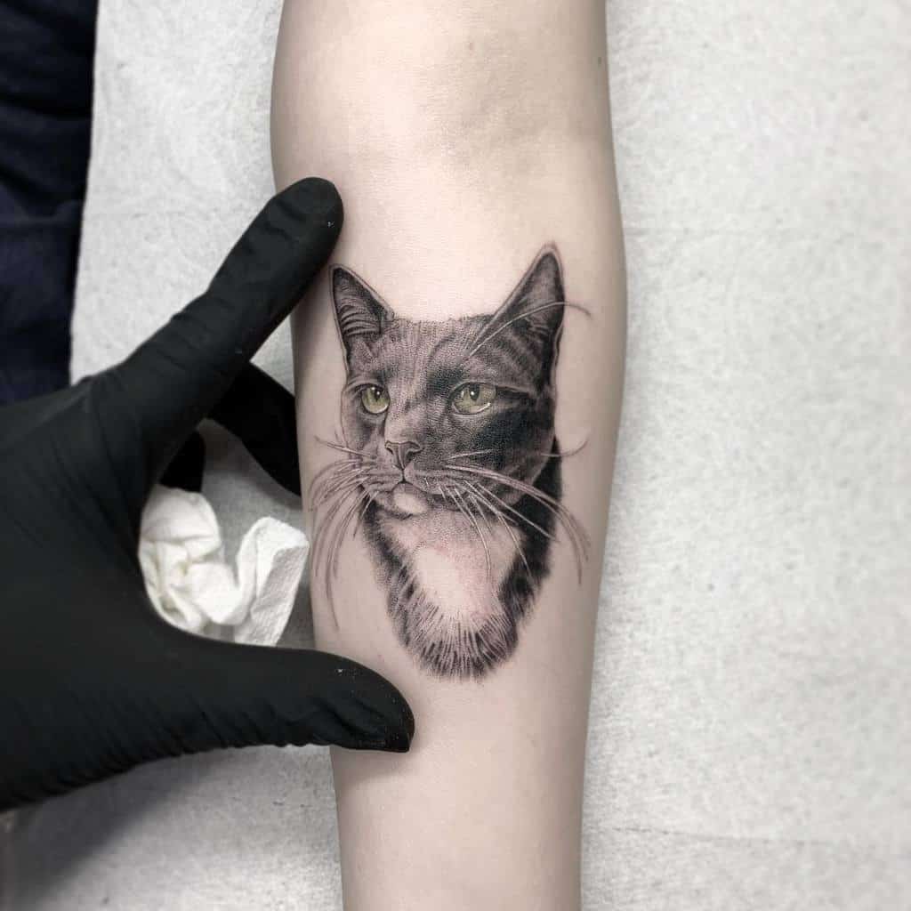 Realistic Black Cat Tattoo tee.tattoo