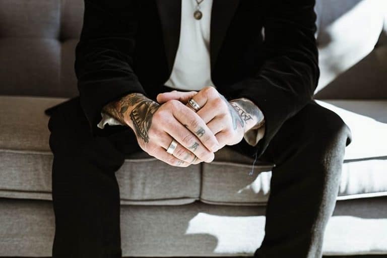 What is the average ring size for a man