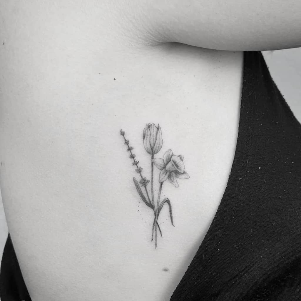 small-daffodil-tulip-flower-single-needle-tattoo-danielnijveld_com