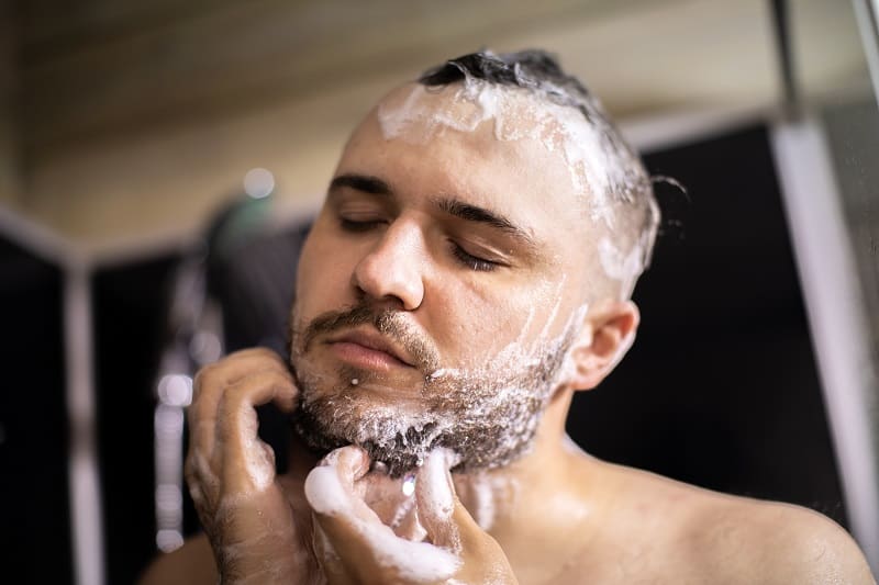 Shampoo-How-To-Get-Flake-Free-Beard-Dandruff-101
