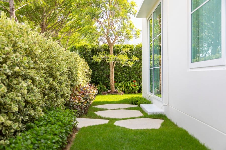 10 Exterior Facade Ideas That Make a Backyard Feel More Luxurious