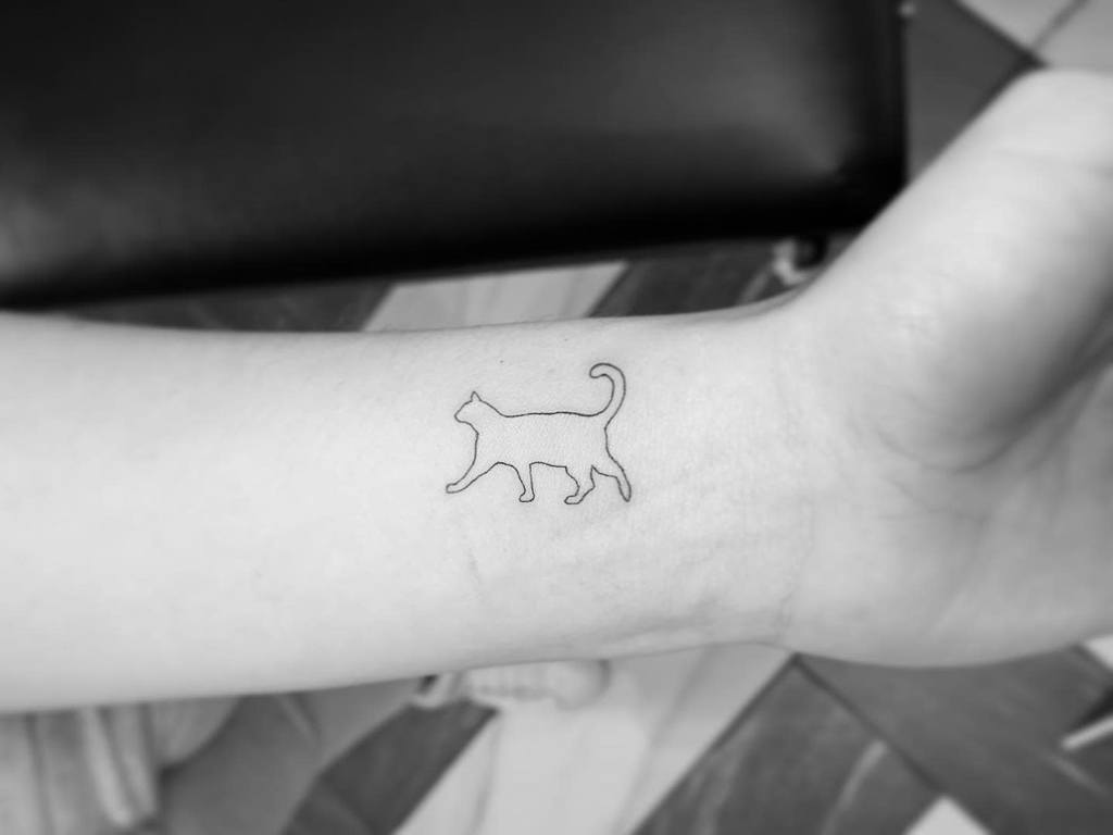 Simple Cat Wrist Tattoo damkstudio