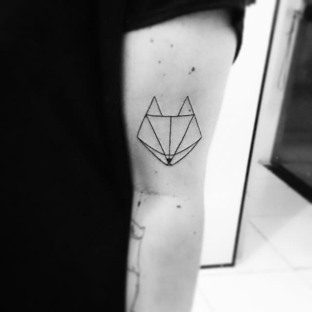 Simple Geometric Fox Tattoo yancamardelli