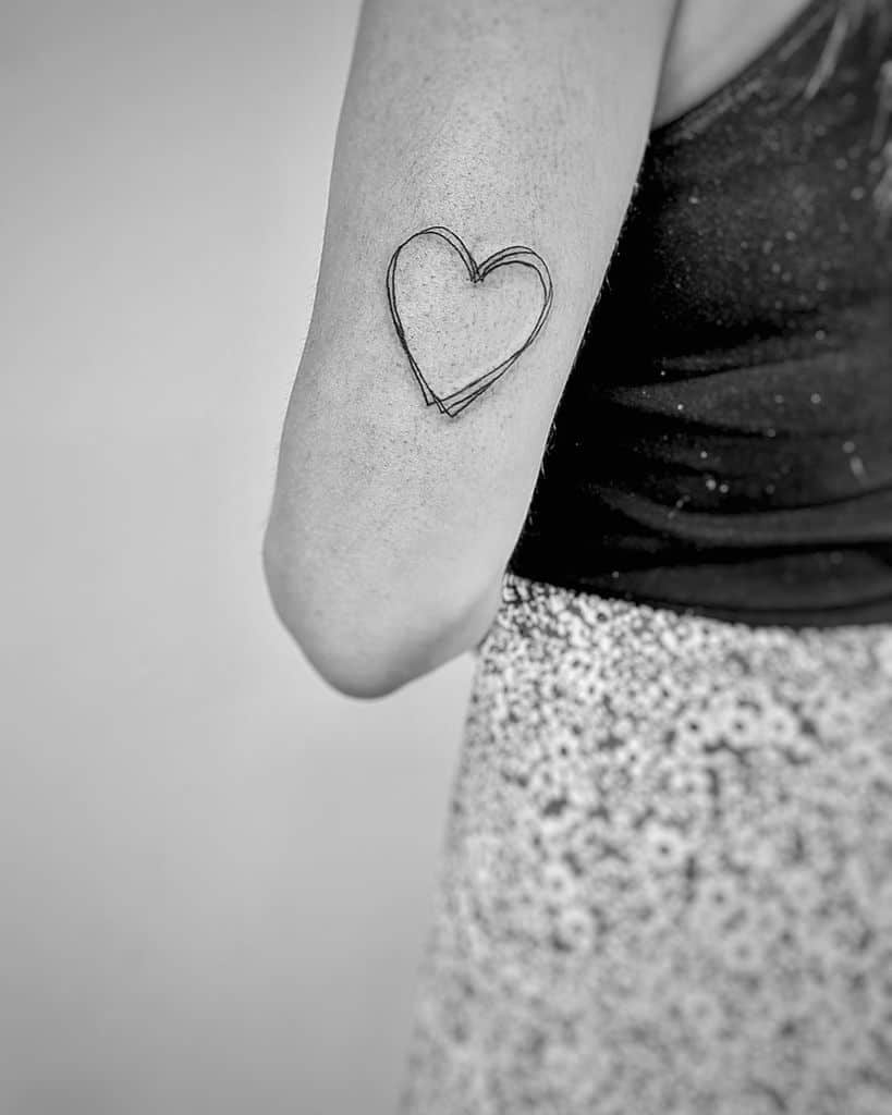 Simple Outline Black Heart Tattoo Ofridrror