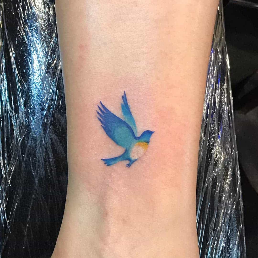 Kleines Bluebird-Tattoo artemis_tattoostudio