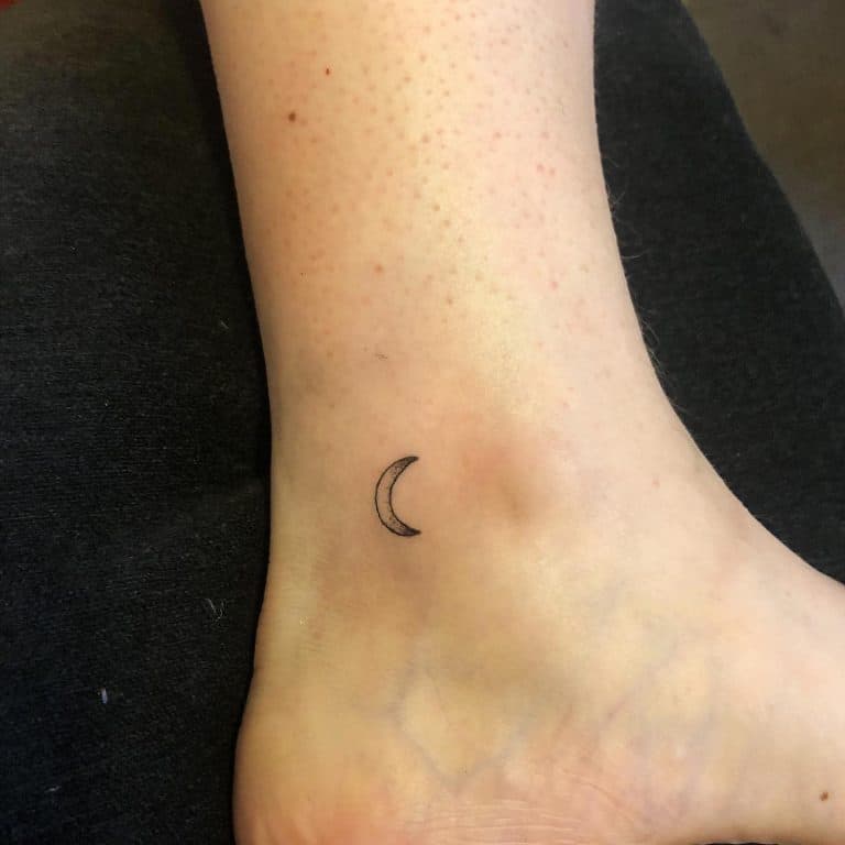 59 Cool Crescent Moon Tattoo Ideas [2024 Inspiration Guide]