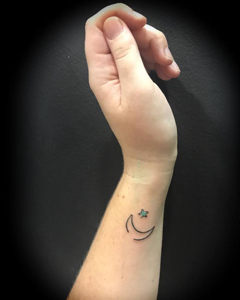 Small Moon and Stars Tattoo gotadeluz.tattoo art