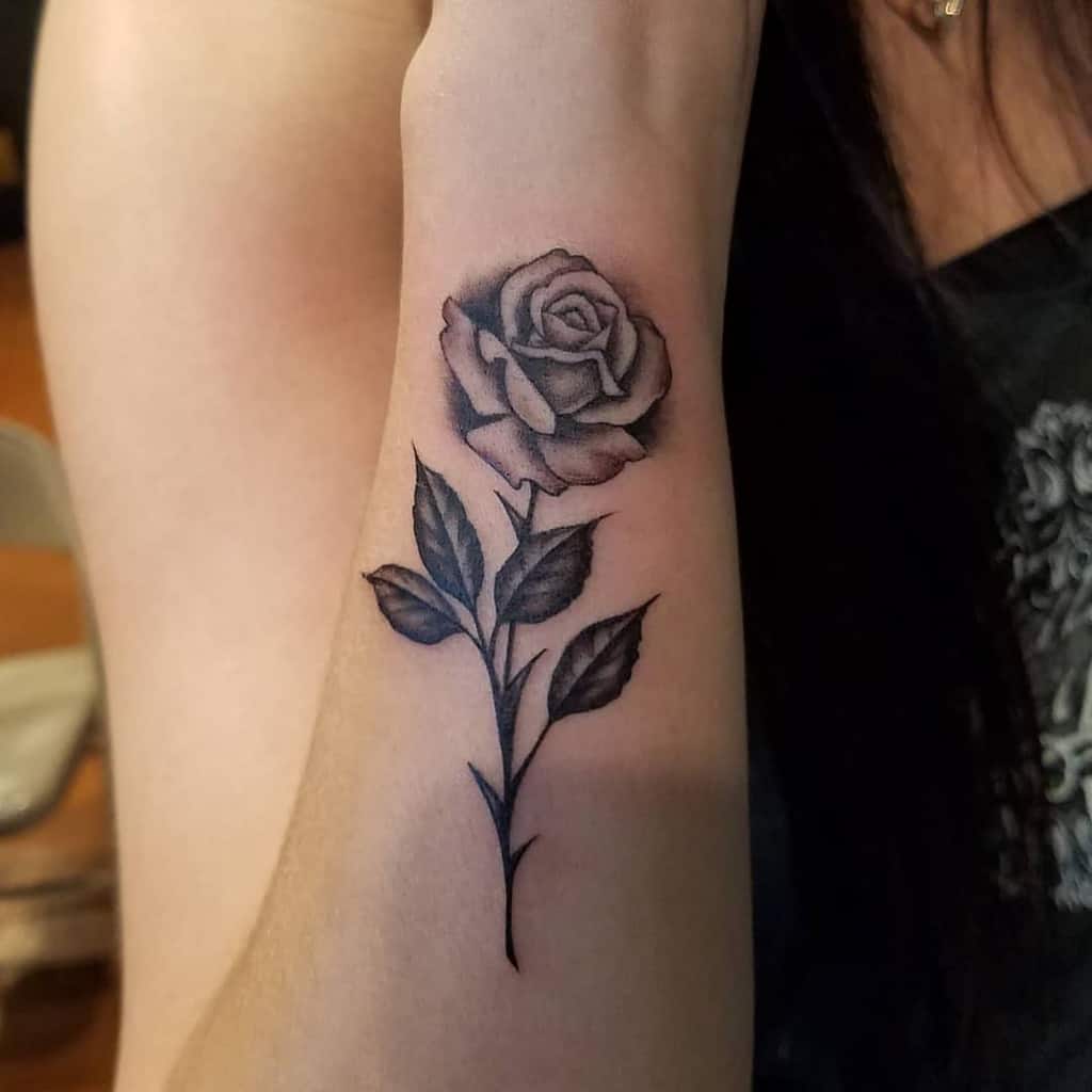Rosen tattoo unterarm