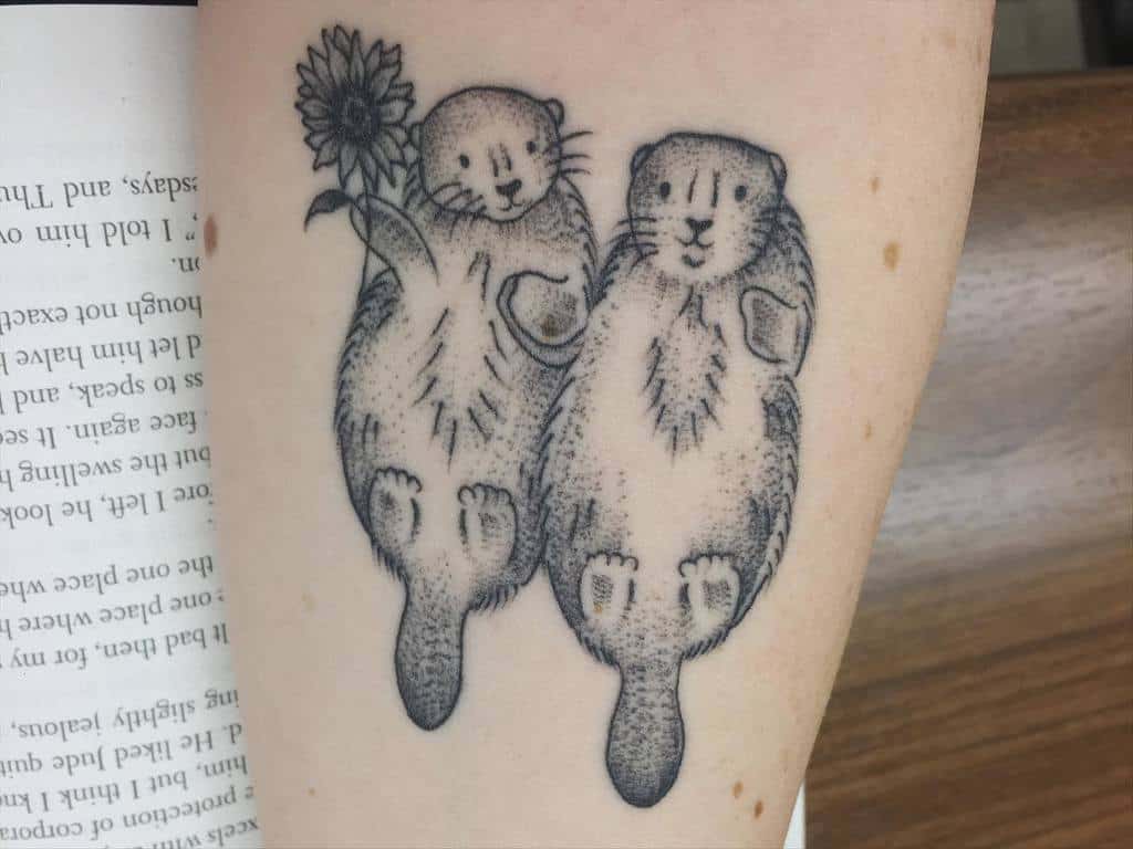 Small Simple Otter Tattoo Kimendo