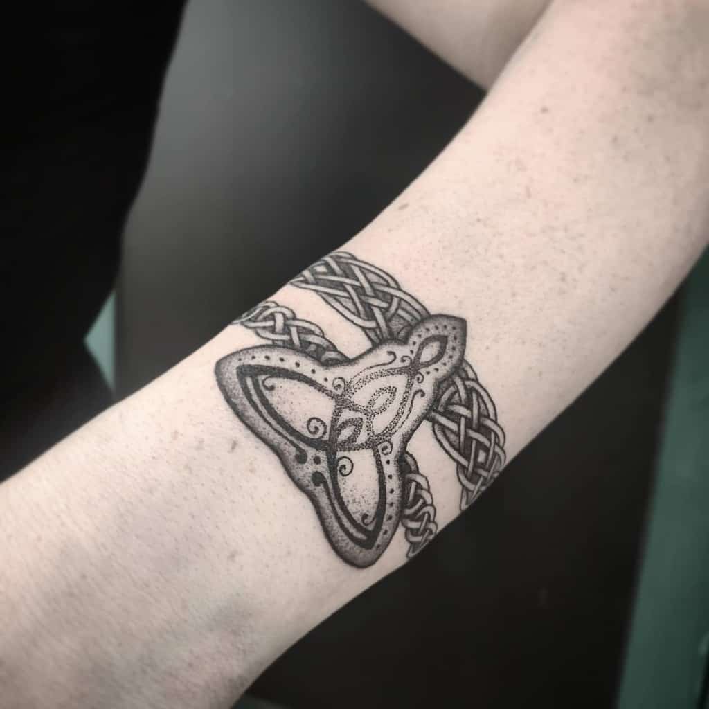 Small Tribal Tattoos for Women rory.tattoo