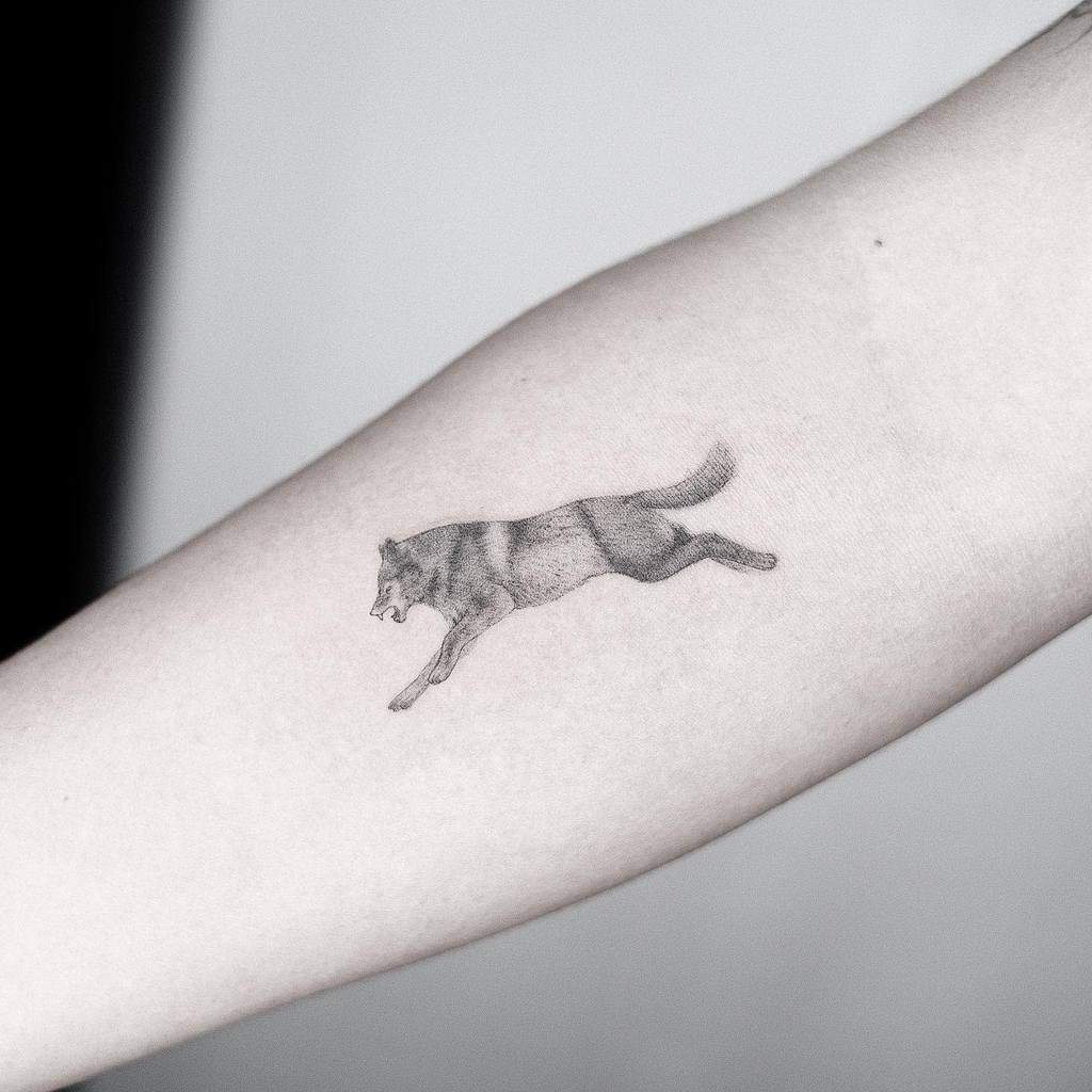 Small Wolf Forearm Tattoo tattooist.t