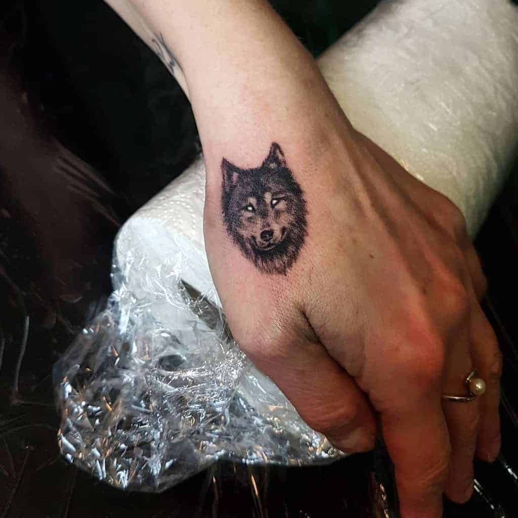 Small-Wolf-Hand-Finger-Tattoo-artbyrob.p_tattoo