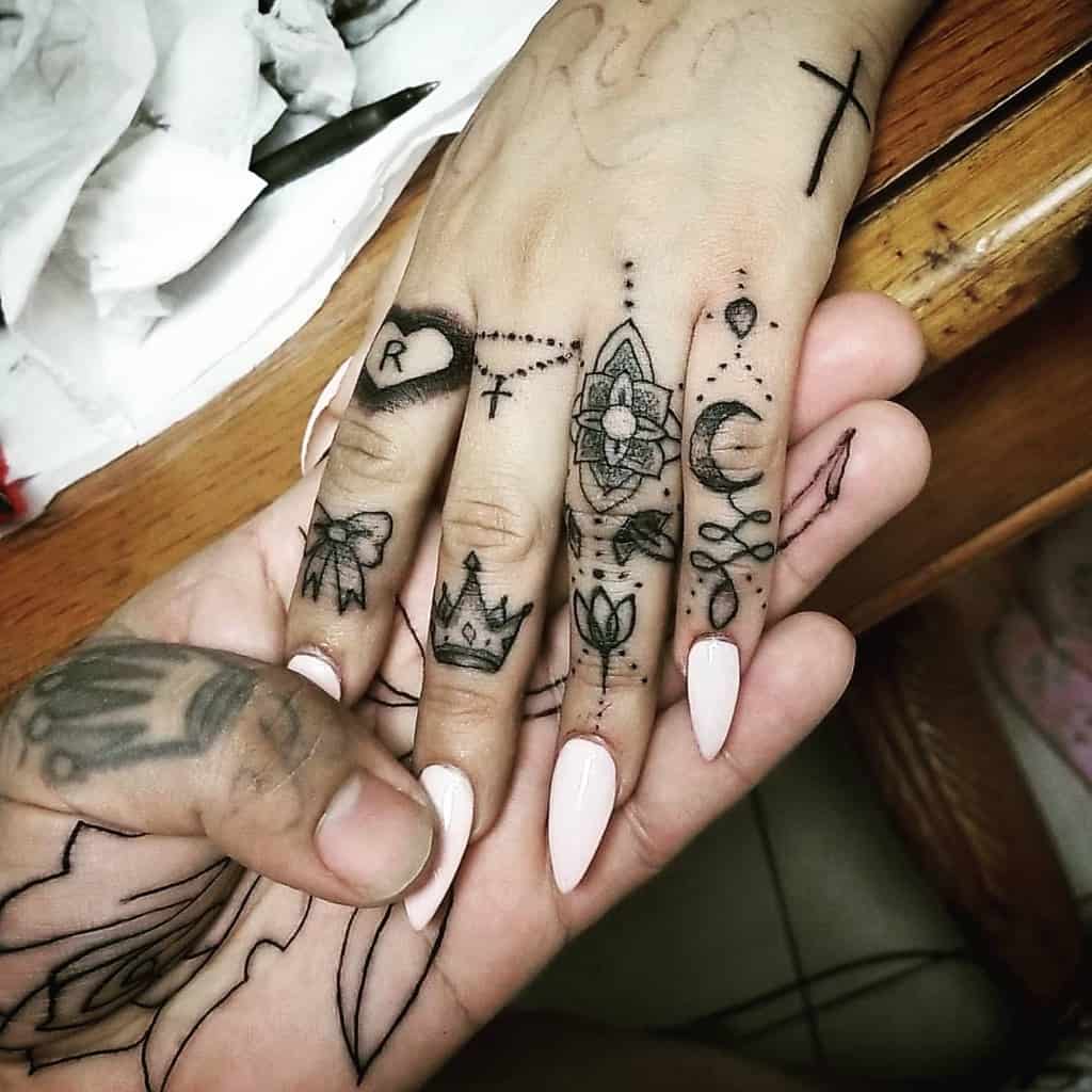 Small Women Finger Tattoos rico_tat2s