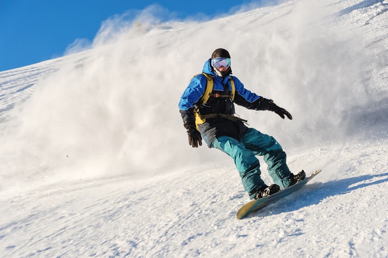 Snowboarding-Best-Outdoor-Hobby-For-Men