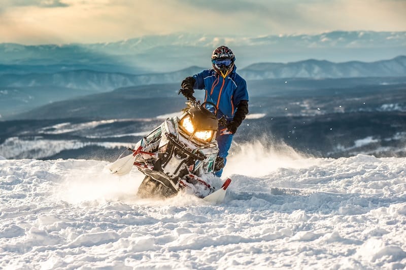Snowmobiling-Best-Outdoor-Hobby-For-Men