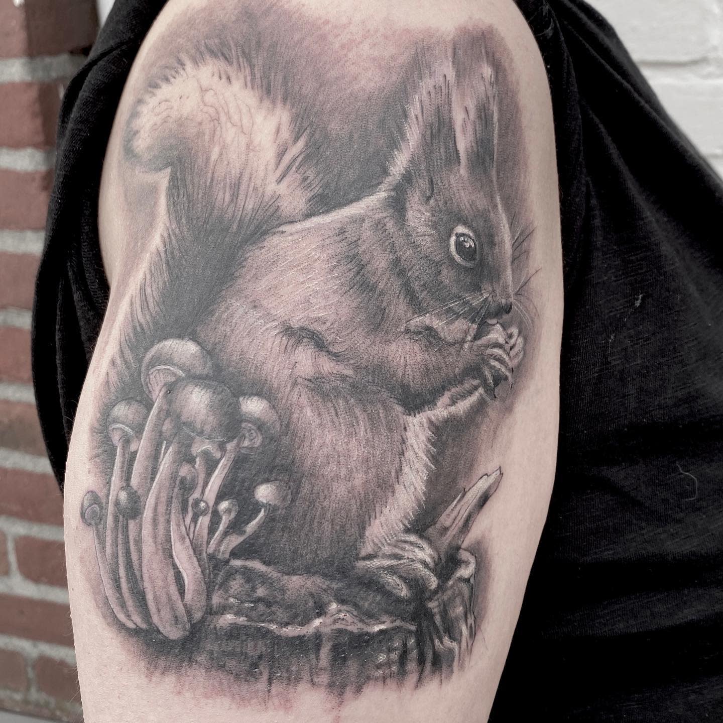 Tatuaje de ardilla realista - tattooinus