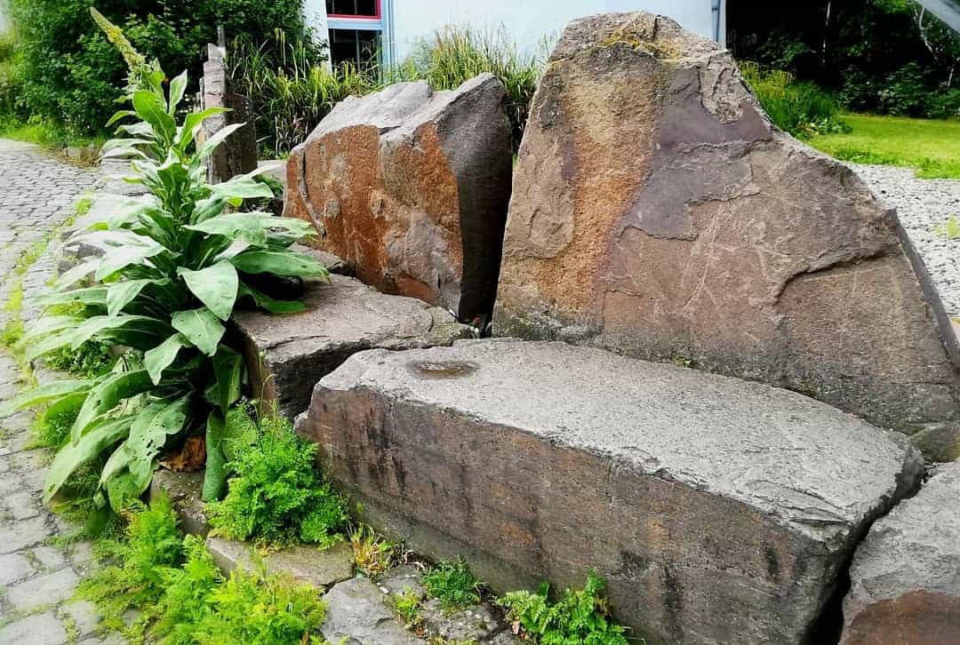 Stone Garden Bench Ideas -look_a_bench