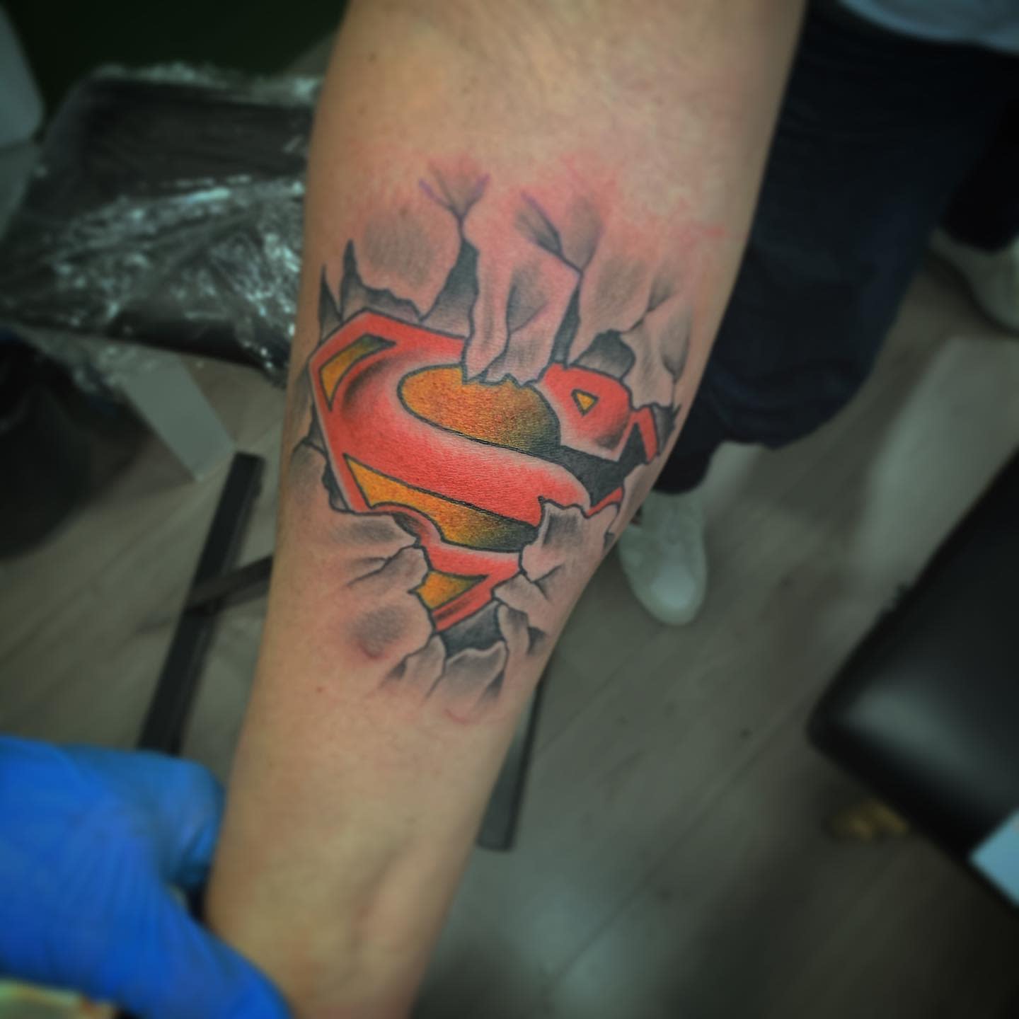 Ripped Skin Superman Tattoo -sildeijs_tattooer