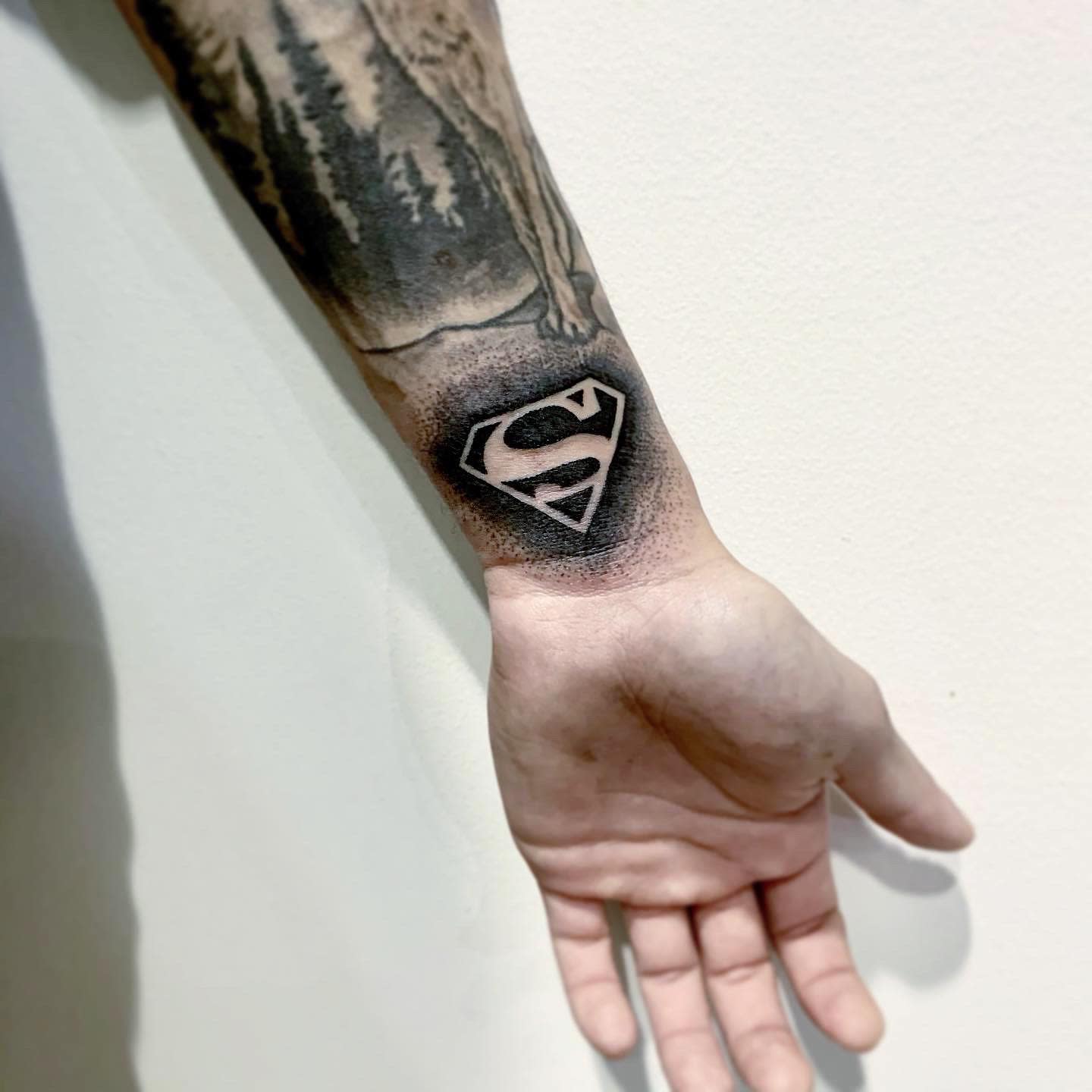 Superman Wrist Tattoo -olmotattoo