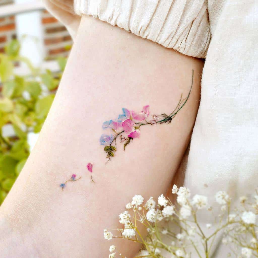 Sweet Pea Flower Upperarrm Tattoo songe.tattoo