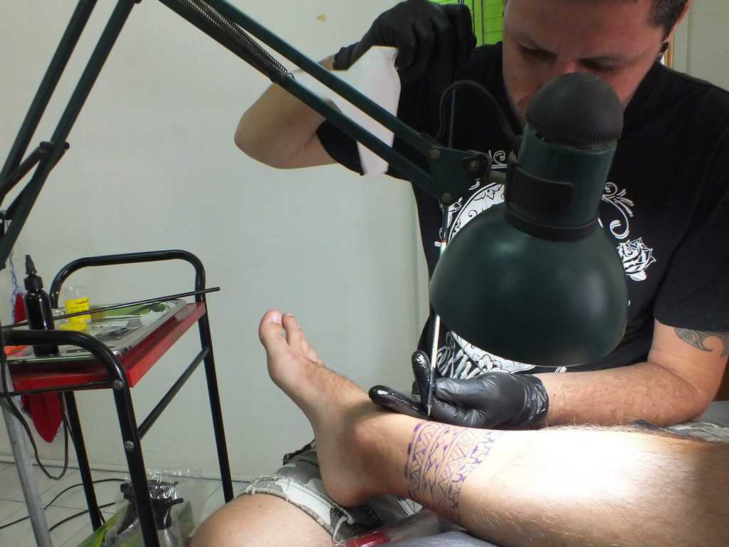 Tattoo Shop Modern Stick And Poke Tattoo Leg