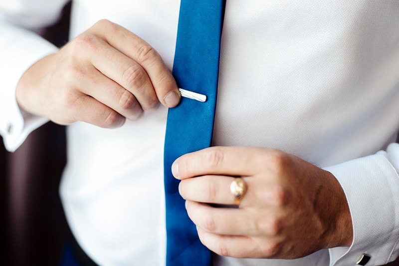 Tie-Clips-to-Choose-a-Tie-for-a-Suit