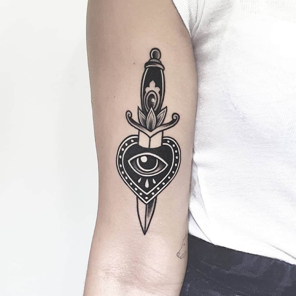 Traditional And Neo Traditional Heart Tattoo Paperboy Tattoo