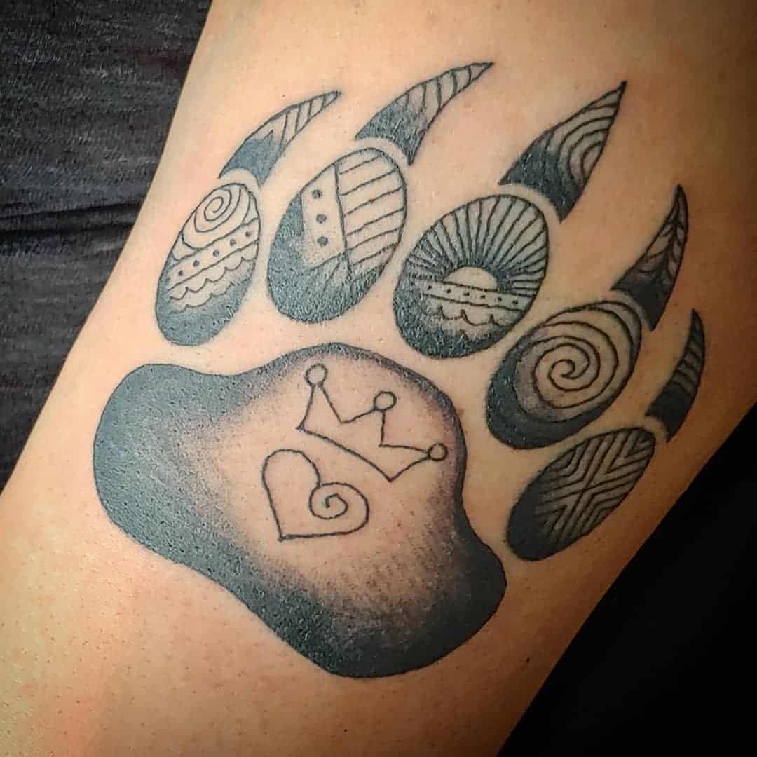 Thoughts on the paws? I love this artist. They normally do flowers… am I  tripping or are the paws messed up? Not my picture : r/TattooDesigns