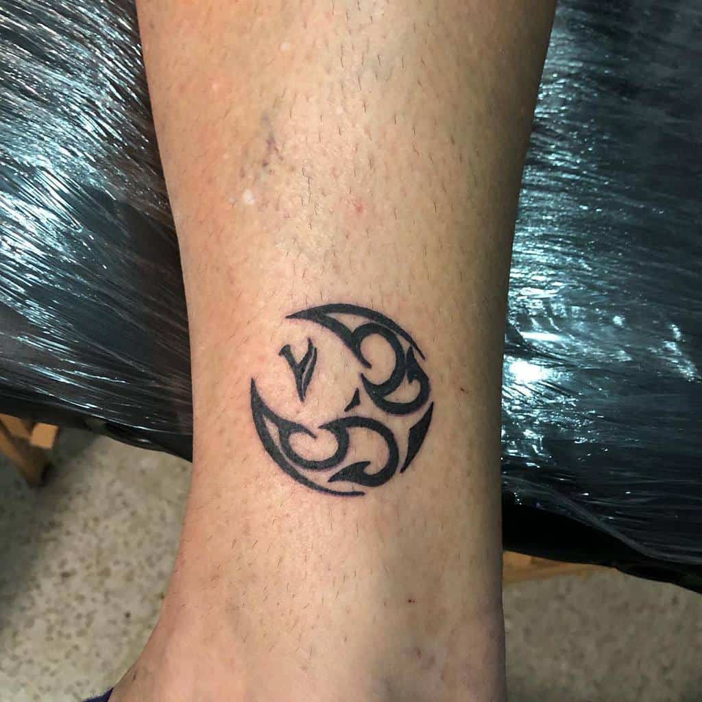 Tribal Crescent Moon Tattoo cfuentes_art