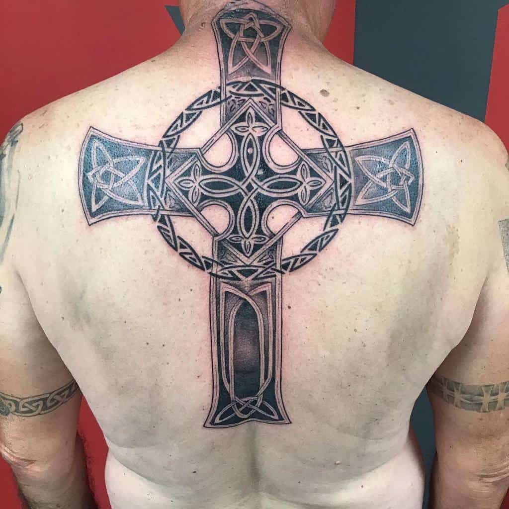 Tribal Cross Back Tattoo sampique_tatouage