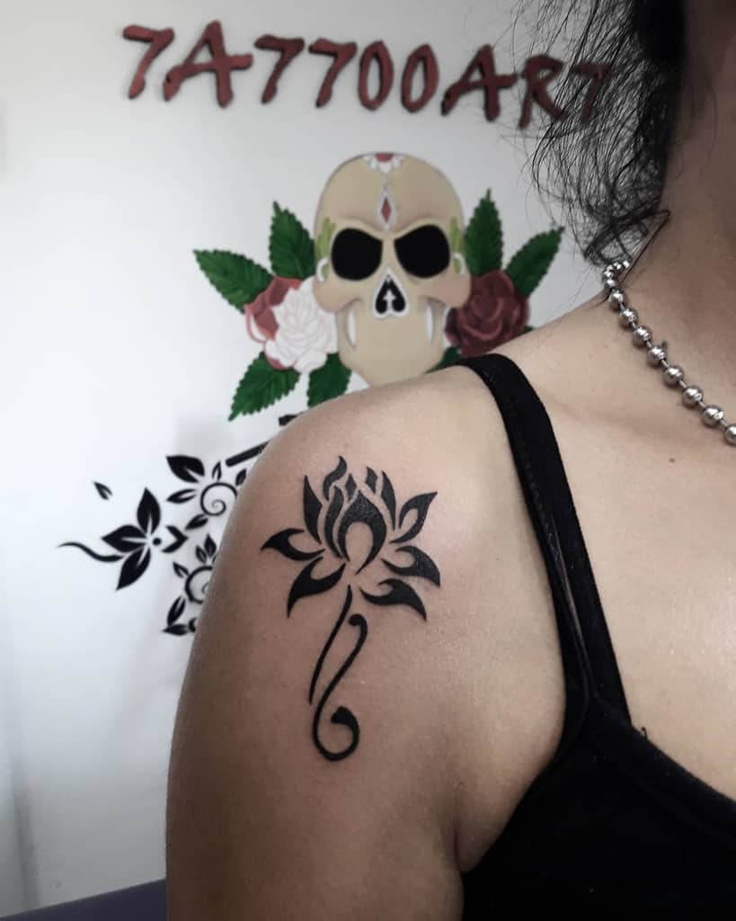 Tribal Flower Shoulder Tattoo tattooart_tattoostudio