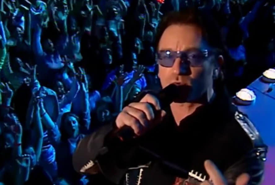 U2 performs at super bowl XXXVI halftime show