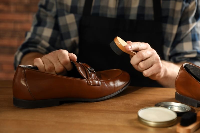 Use-a-Leather-Conditioner-To-Clean-Leather-Shoes