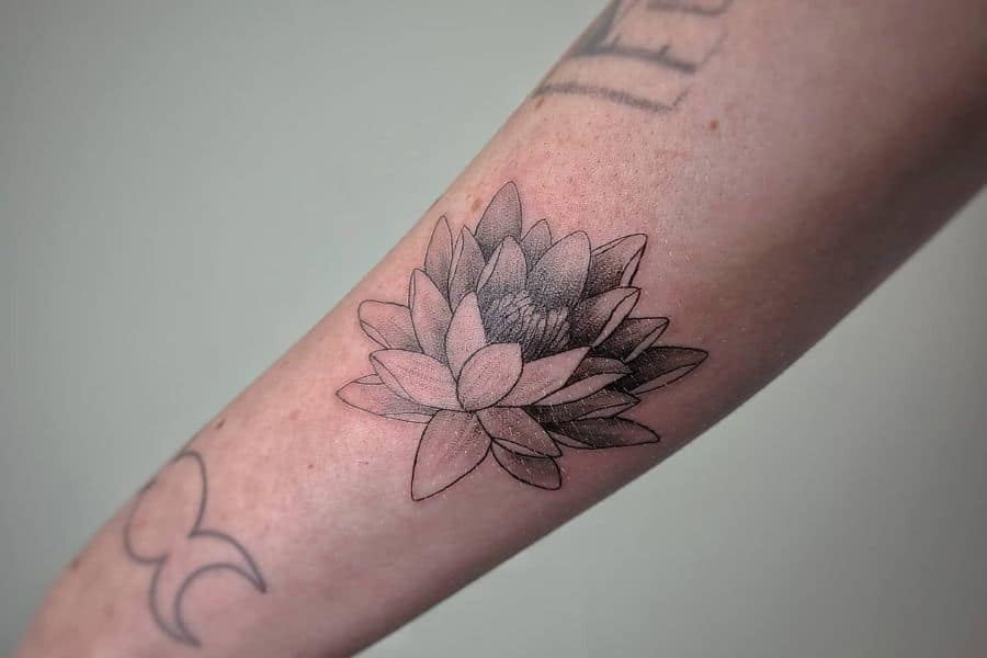 lily tattoo minimalist