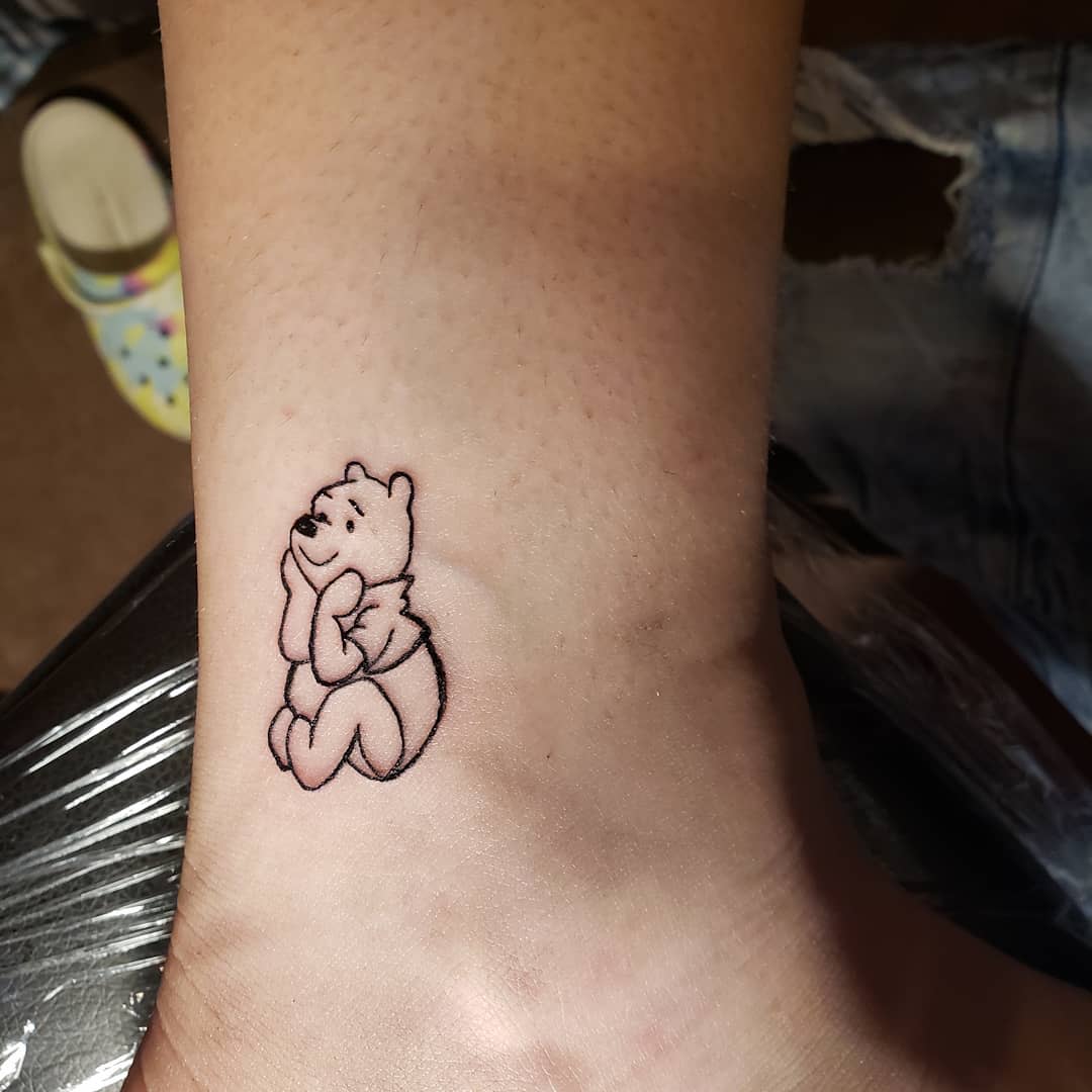 Esquema del tatuaje de Winnie the Pooh -hustlethacreation