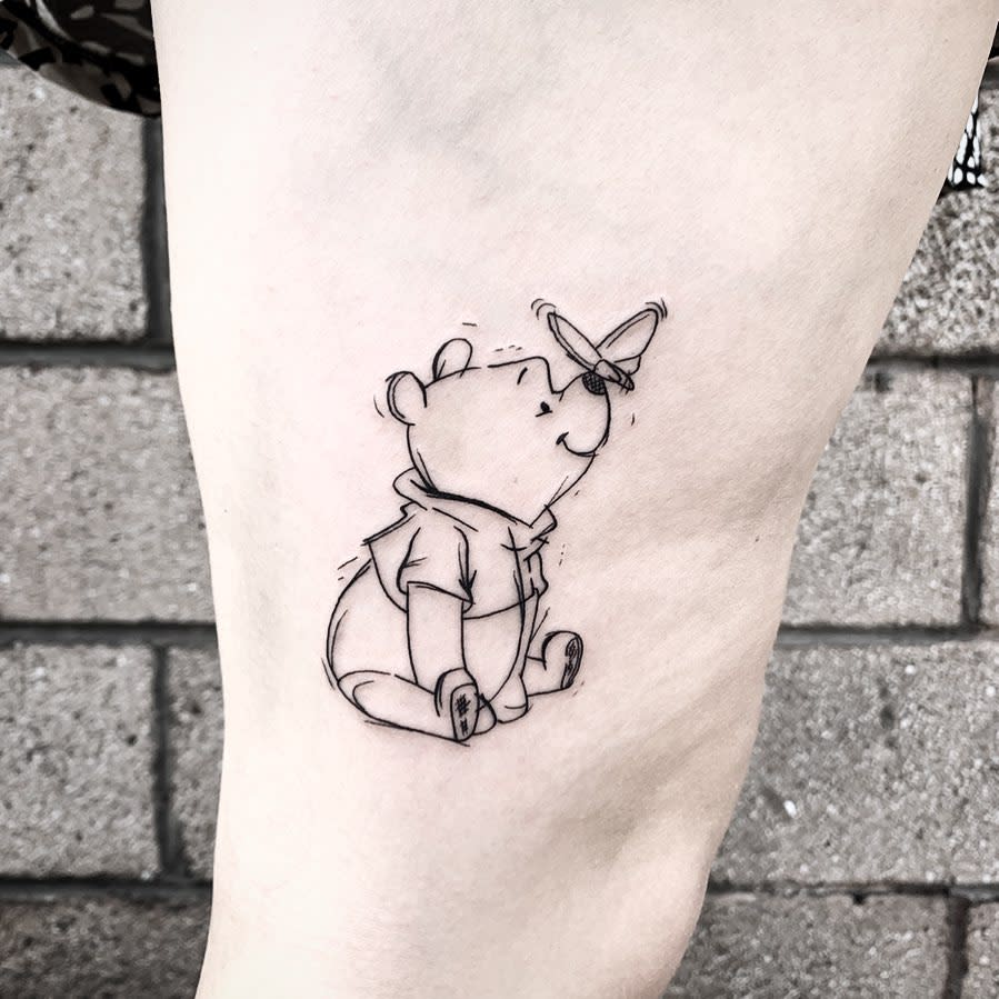 Tatuaje simple de Winnie the Pooh -11____13