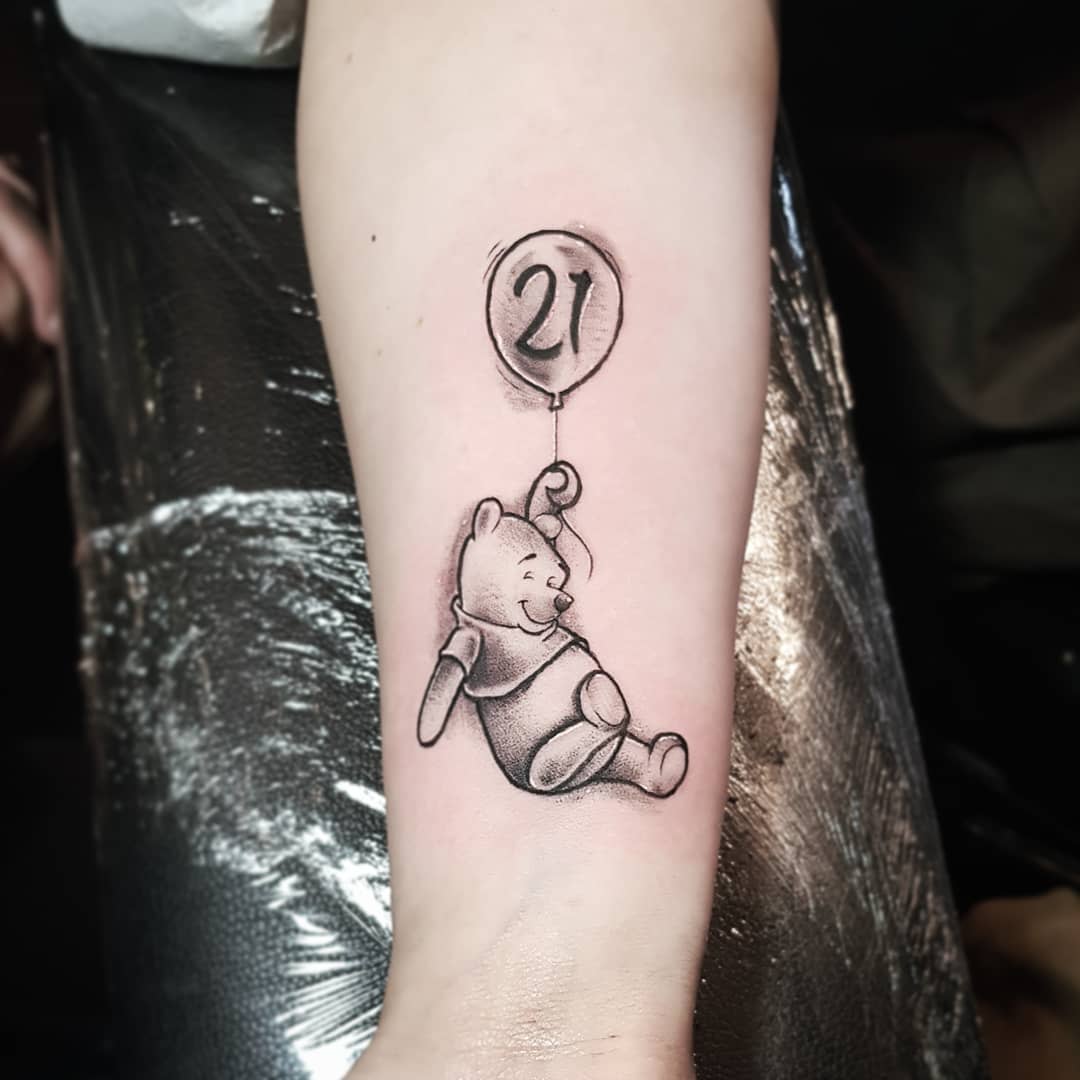 Tatuaje sencillo de Winnie the Pooh -stix_millone_tattoo