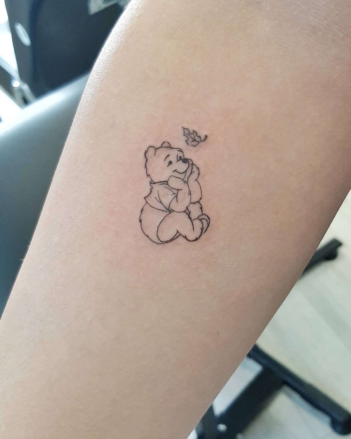 Tatuaje pequeño de Winnie the Pooh -audrastrimaitiene