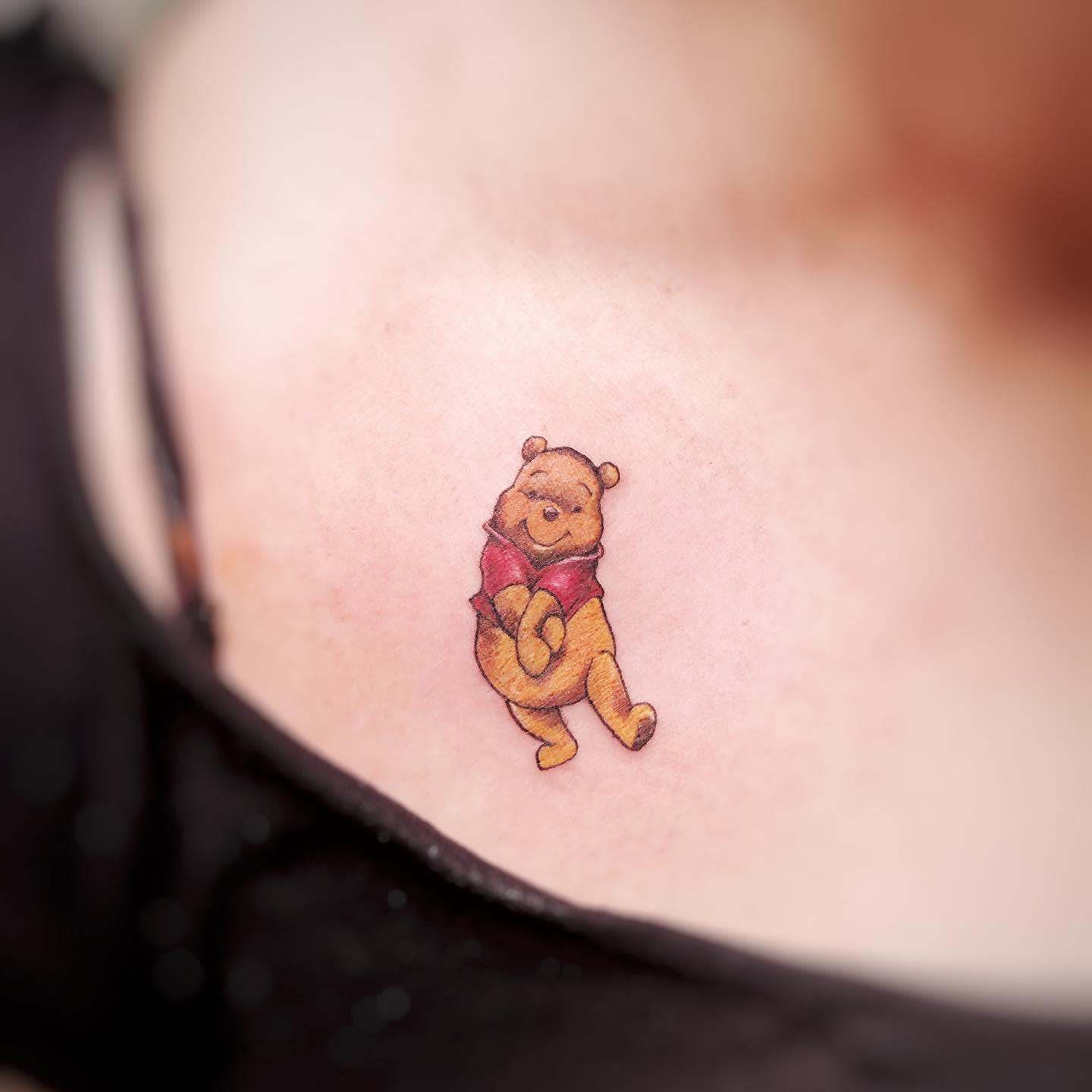Tatuaje pequeño de Winnie the Pooh -dufftattoo